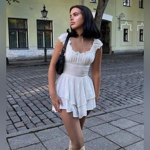 NWT princess Polly white romper!!